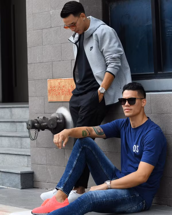 Lục tìm trong trang cá nhân của Michael, các fan nữ không quá khó để tìm ra những bức ảnh thời trang cực đẹp của chàng thủ môn này.