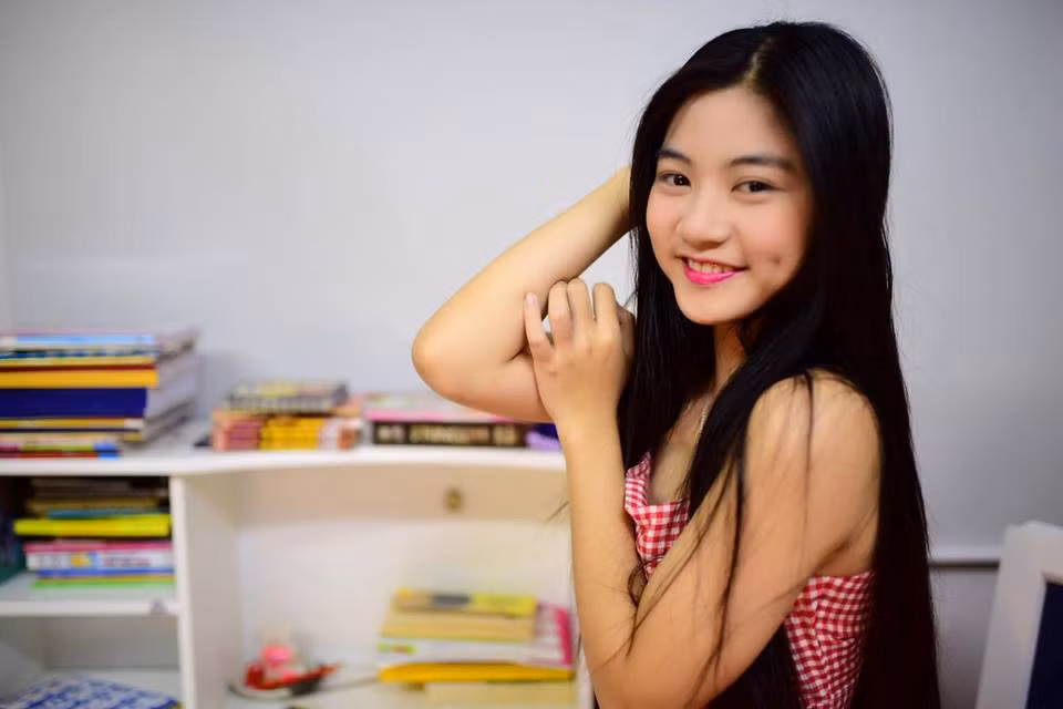 Nam Phương hào hứng kể có thể một mình chăm 3 em bé mỗi khi mẹ và chị vắng nhà. Gia đình cô cũng thường xuyên làm thiện nguyện tại nhiều chùa, bệnh viện để cảm nhận cuộc sống này nhiều hơn.