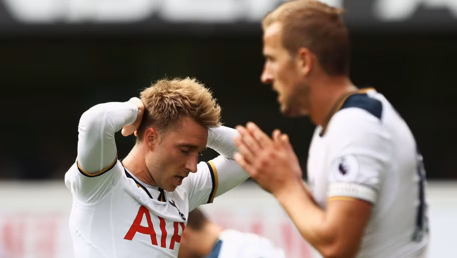 Christian Eriksen được kỳ vọng sẽ hợp cùng Lamela để phá tan tuyến tiền vệ của Liverpool trong cuộc đối đầu trên sân White Hart Lane. Thế nhưng điều mà cầu thủ người Đan Mạch để lại đó là sự mờ nhạt và gần như mất hút trên sân.