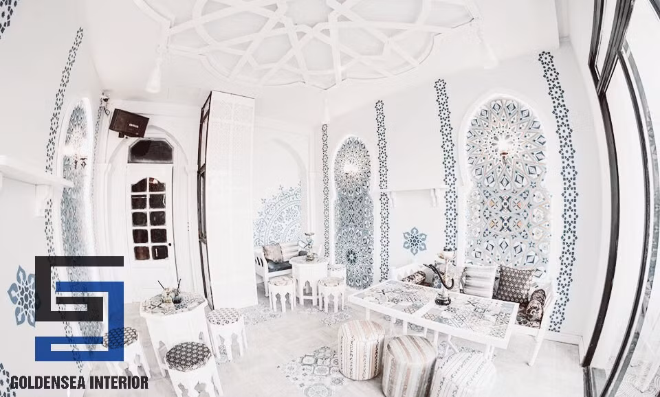 Quán cafe mang văn hóa Địa Trung Hải này tọa lạc trên đường Nguyễn Trãi - Thanh Xuân - Hà Nội, khu vực tập trung rất nhiều trường đại học. Khi mới bước vào không gian của quán, các bạn trẻ đều có thể sẽ bất ngờ, choáng ngợp với cách thiết kế, bài trí.