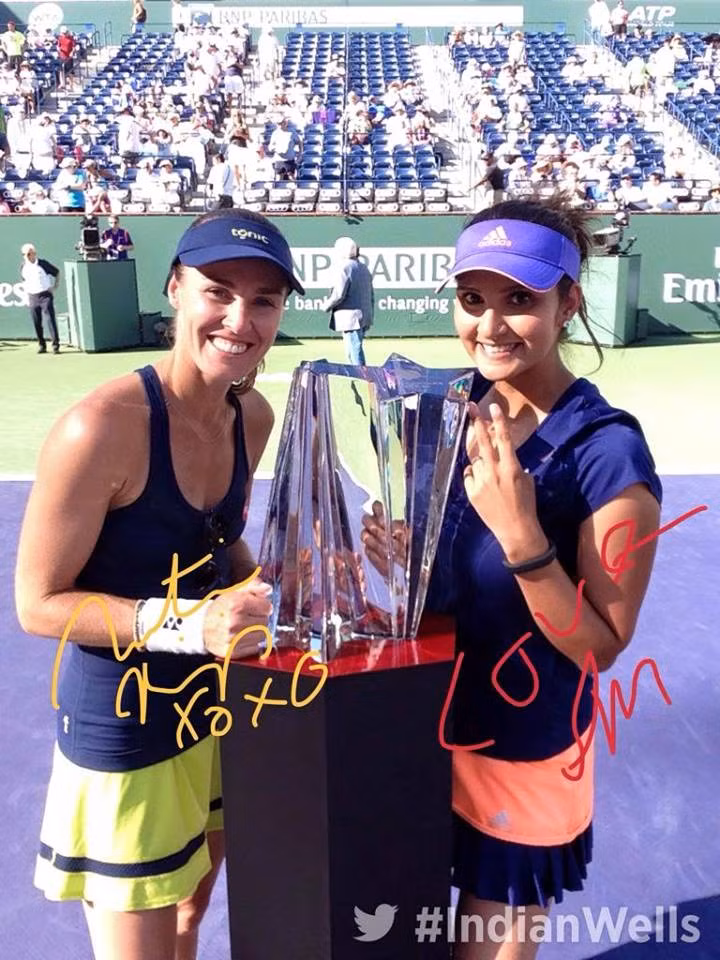 Sania Mirza là nữ vận động viên quần vợt sinh năm 1986 người Ấn Độ. Mới đây, Sania Mirza đã vươn lên thành tay vợt số 1 thế giới trong nội dung đánh đôi nữ. Cô còn được biết đến với biệt danh mà NHM đặt cho đó là “cơn bão Hyderabad”.