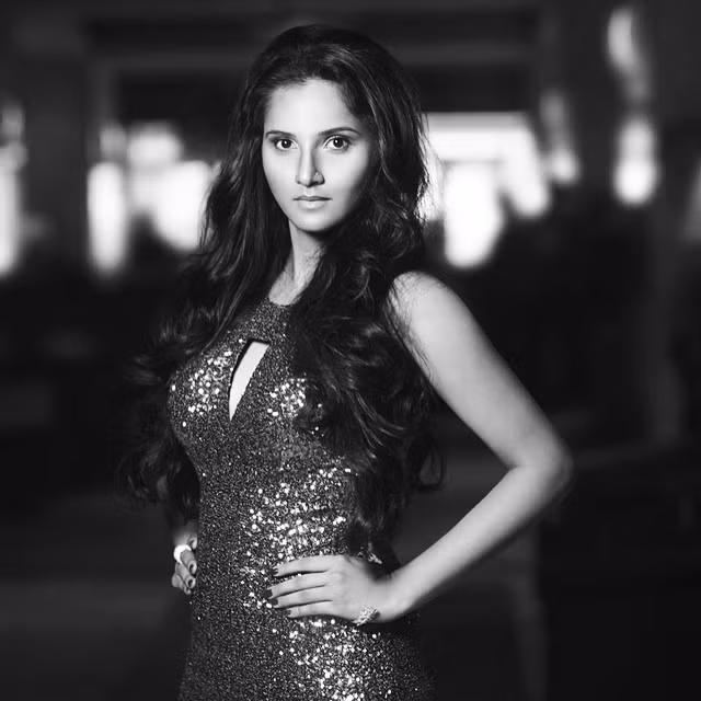 Sở hữu một hình thể cân đối và khuôn mặt thu hút người nhìn, Sania Mirza cũng rất đắt show trong những buổi chụp ảnh thời trang hay với tư cách là một người mẫu nghiệp dư.