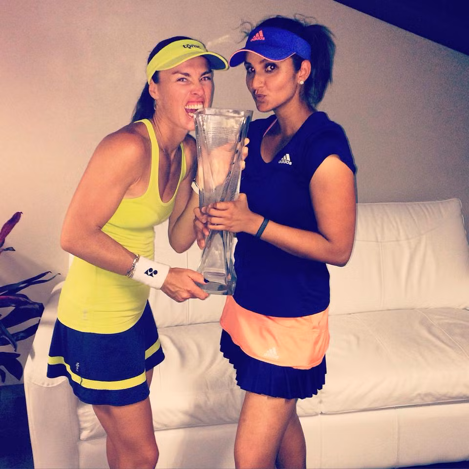 Ngày 12/4/2015, là cột mốc đáng nhớ của Sania Mirza khi cô cùng với người đánh cặp của mình là Martina Hingis đã đăng quang tại nội dung đôi nữ của giải WTA Family Circle sau khi đánh bại Casey Dellacqua và Darija Jurak.
