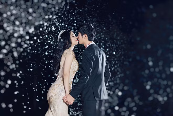 Nhân vật chính trong "siêu đám cưới 10 tỷ" nêu trên là chú rể Nguyễn Vũ Linh (sinh năm 1986) và cô dâu Đặng Ngọc Tuyết (sinh năm 1999). Sau đám cưới chục tỷ, cộng đồng mạng đã biết nhiều hơn về cặp đôi này từ bộ ảnh cưới xuyên Việt cho tới câu chuyện tình không theo mô-típ kiều nữ và đại gia như mọi người nghĩ.