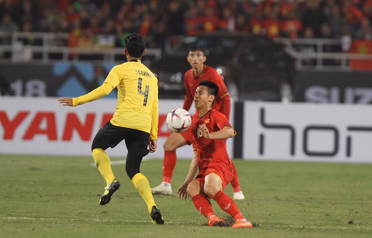 Gianh thang loi chung cuoc 3-2, DT Viet Nam gianh chuc vo dich AFF Cup 2018-Hinh-3
