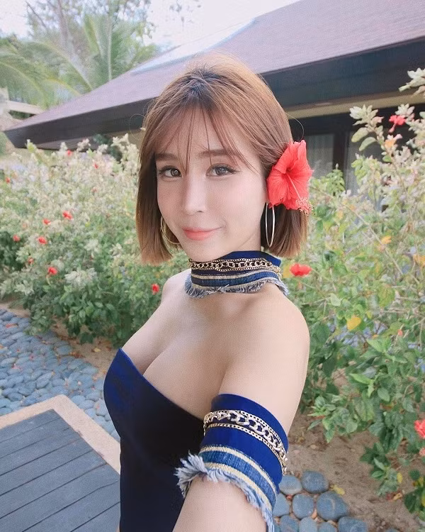 Thân hình nuột nà của blogger "Đảo quốc Sư tử" Miyake Ng khiến nhiều cánh mày râu phải lặng người mà thưởng thức và đi kèm phía sau đó là vô vàn những lời khen dành cho cô bạn tài năng này.