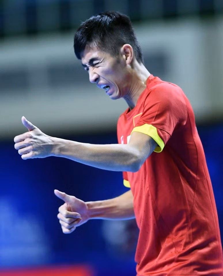Quãng đường đến với Futsal của Trọng Luân tưởng như ngắn mà lại rất dài, bởi thời gian đó anh phải đấu tranh tư tưởng tiếp tục làm một anh tiếp thị cà phê hay đi đá bóng với mức lương thử việc chỉ 1 triệu đồng và phải thử trong 3 tháng trời.