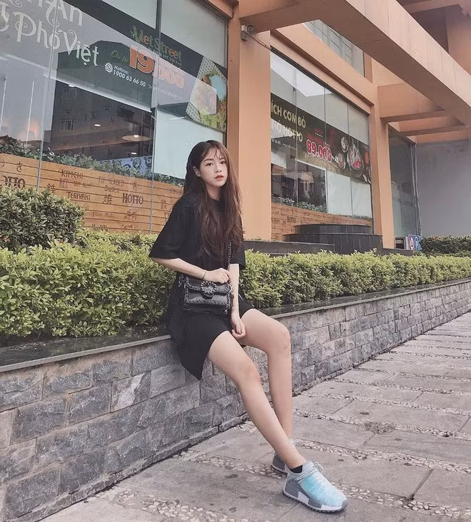 Quả thật, nhìn những hình ảnh của Phương Anh, ai nấy đều phải xuýt xoa người đâu mà vừa xinh, vừa duyên, vừa có gu, nhìn cứ như búp bê vậy.