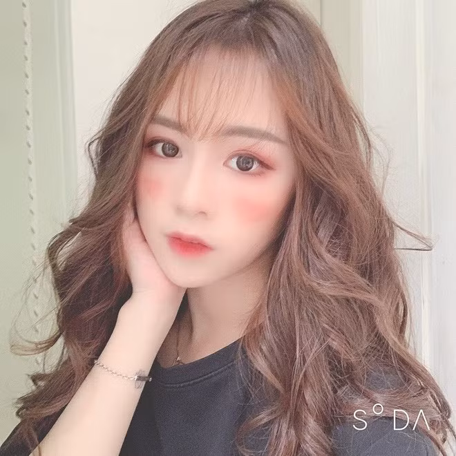 Tuy nhiên, Phương Anh cũng tâm sự công việc này tuy kiếm được nhiều nhưng cũng vất vả vô cùng, chứ không hề dễ dàng như mọi người nghĩ rằng chỉ cần mặc đẹp rồi chụp ảnh là xong.