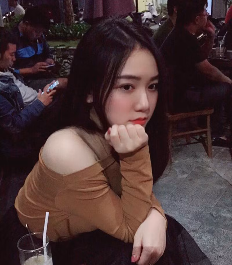 Sau khi biết mình bất ngờ nổi tiếng, Mai chia sẻ: "Bức ảnh chụp hôm mình được cử đi trông đội tuyển môn Giáo dục công dân của trường, tranh thủ giờ nghỉ giải lao thì mình chợp mắt một tí. Mãi đến hôm sau mới nghe thấy mọi người báo tin là ảnh đã được chia sẻ rất nhiều trên mạng".