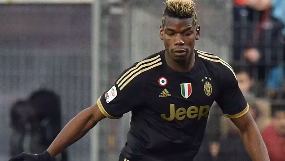 Paul Pogba, tài năng trẻ từng được cả thế giới săn đón đã bị ban lãnh đạo Man United đẩy đi không thương tiếc sang Juventus với giá vỏn vẹn...0 đồng, để rồi tiền vệ người Pháp trưởng thành vượt bậc và trở thành một trong những tiền vệ trung tâm hay nhất thế giới thời điểm hiện tại.