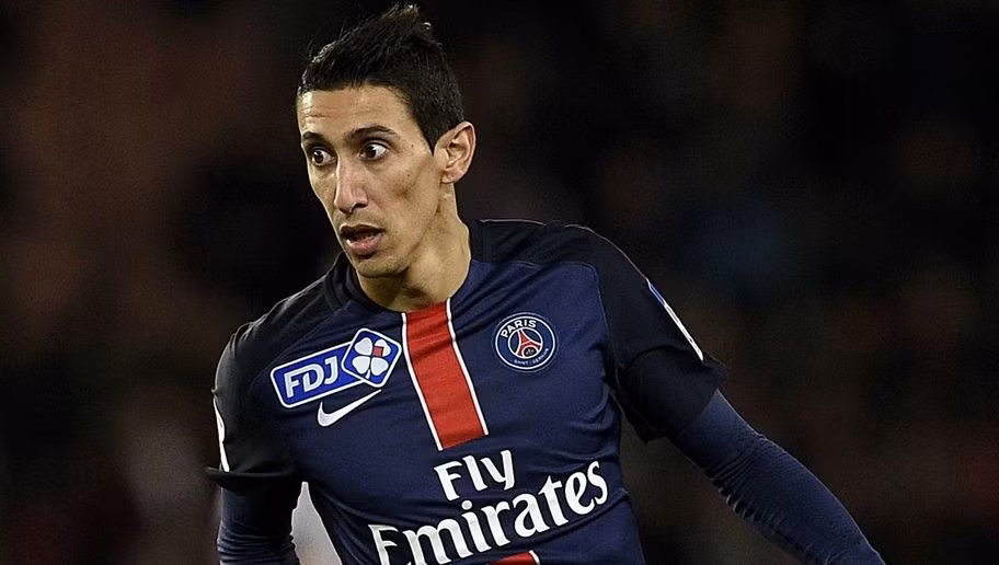 Mua Angel di Maria từ Real với giá trị chuyển nhượng kỷ lục 59,7 triệu bảng, tuy nhiên chỉ sau một mùa giải, Quỷ đỏ đã phải chấp nhận bán tiền vệ người Argentina cho Paris Saint Germain với giá chỉ còn 44,5 triệu bảng do không phát huy được tài năng của "thiên thần". Sang đội bóng mới, Di Maria trở lại với phong độ như lúc còn khoác áo "Kền kền trắng".