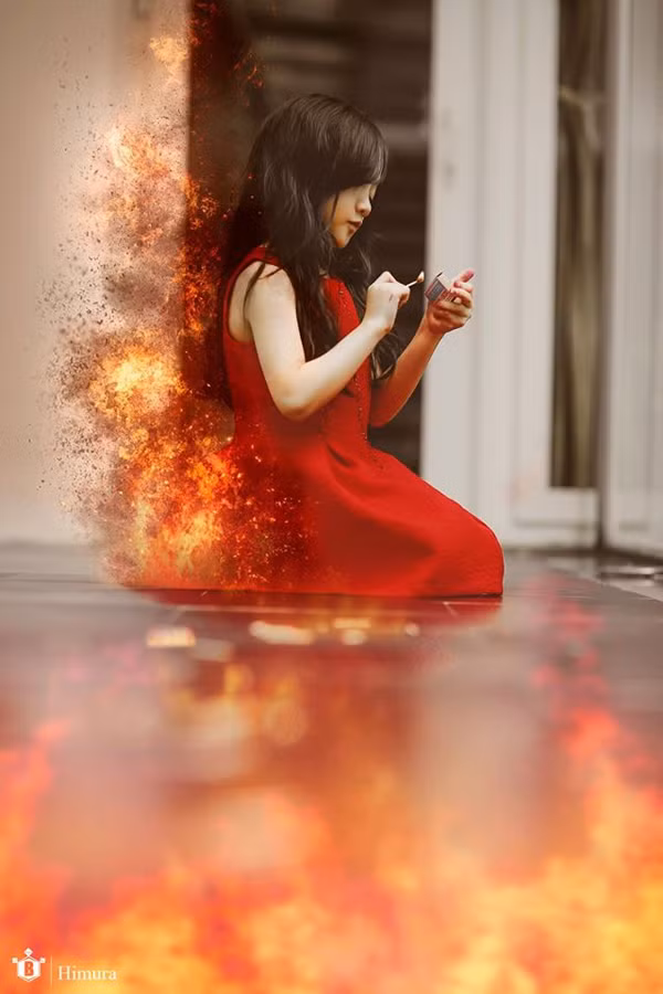 Rất nhiều hiểm họa có thể ập đến khi cô bé ở nhà một mình ví dụ như cháy nổ...