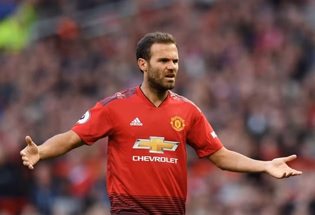 Theo tờ Standard, Juventus đang là đội bóng muốn có được sự phục vụ của Mata bên cạnh Arsenal.