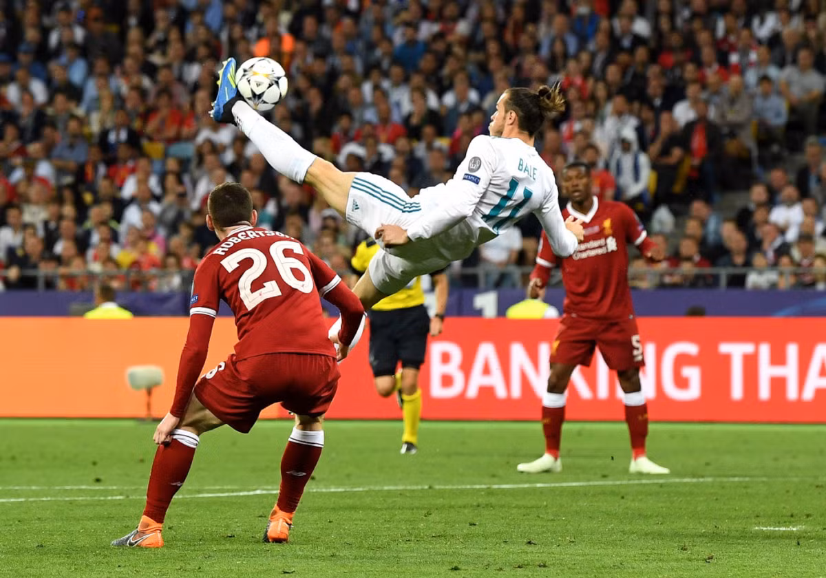 Từ bàn thua do lóng ngóng bóng ngay vào chân của Benzema, HLV Zidane cảm thấy thủ môn Karius của Liverpool đã gặp vấn đề tâm lý khi phải chơi một trận chung kết quá căng thẳng và ông không ngần ngại tung 1 tiền đạo cánh có thể lực, có độ quái và khả năng sút xa để nhằm chừng phạt yếu điểm này.