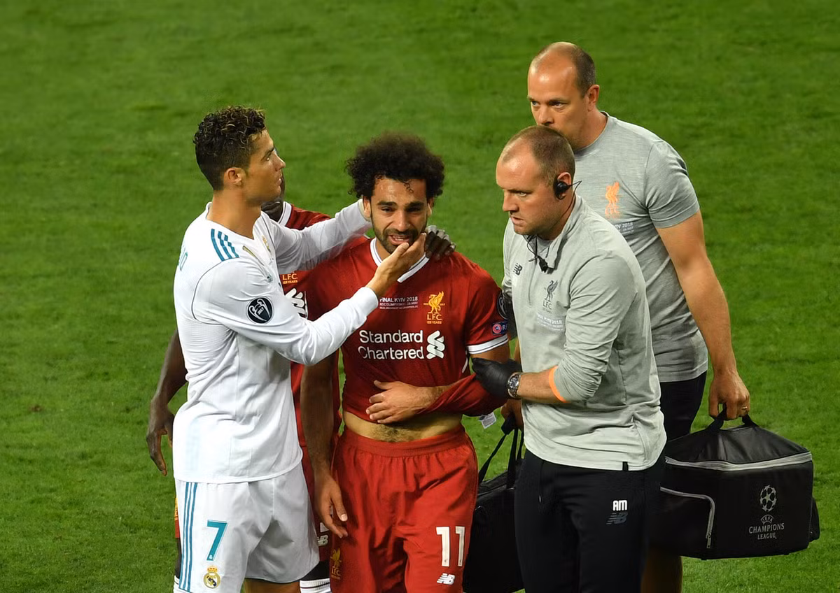 Chính những sự thay đổi người của HLV Zidane đã làm thay đổi cục diện trận chung kết cúp C1 năm nay. Đặc biệt khi cầu thủ bùng nổ nhất bên phía Liverpool là Mohamed Salah phải rời sân sau khi va chạm với trung vệ đội trưởng Sergio Ramos của Real Madrid.