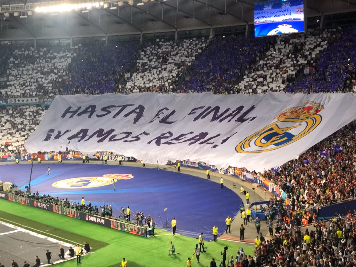 Rạng sáng ngày 27/5 theo giờ Việt Nam, CLB Real Madrid đã đăng quang ngôi vô địch UEFA Champions League lần thứ 3 liên tiếp. Đây là một thành tích chưa một đội bóng nào tại châu Âu làm được điều này và đây cũng chính là chiếc cúp vô địch C1 lần thứ 13 trong lịch sử CLB Hoàng Gia Tây Ban Nha. Ảnh sử dụng trong bài: UEFA.com