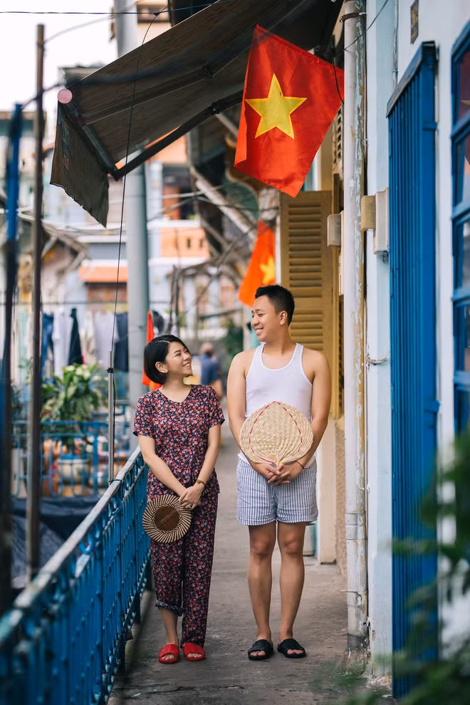 Tưởng chừng tình yêu sẽ nảy nở một cách tự nhiên, tuy nhiên, rào cản về địa lý, khoảng cách cùng vô số những thử thách đặt ra khi người Bắc, kẻ Nam lại khiến họ một lần nữa phải dằn lòng mình và lựa chọn cái kết buồn cho chuyện tình yêu chưa kịp chớm nở.