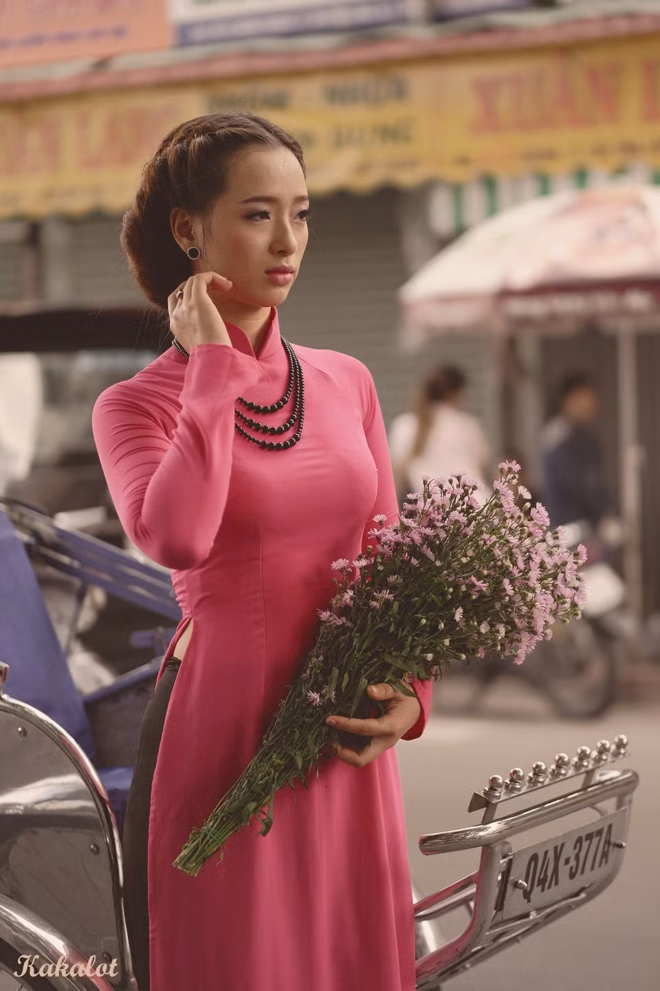 Với lợi thế về chiều cao lên tới 1m70, thân hình đẹp với số đo 3 vòng lần lượt là 85-63-94, Thạch Thảo luôn đem đến nét quyến rũ cho trang phục áo dài trong từng bức ảnh.