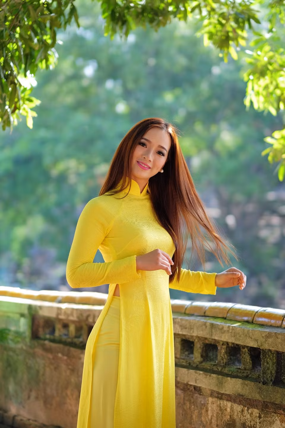 Quay trở lại với với cuộc thi "Duyên dáng áo dài 2017", quán quân mới là cô bạn Nguyễn Thị Thạch Thảo hay còn được biết tới với biệt danh Thảo Nữ. Cô bạn sinh ra ở Đồng Tháp nhưng hiện đang sinh sống và học tập tại TP HCM.