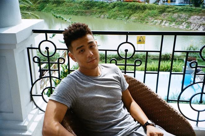 Gương mặt từng nổi đình đám trong dàn vlogger đời đầu là Huy Me (tên thật Phạm Công Thành, sinh năm 1993). Huy Me du học ở Mỹ rồi trở về nước phát triển con đường nghệ thuật. Anh được nhiều người yêu thích nhờ lối nói chuyện hài hước, tự nhiên và ngoại hình điển trai.