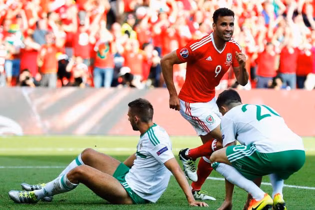 Chơi không đến nỗi nào trước Xứ Wales thế nhưng pha đốt lưới nhà tai hại của McAuley sau cú căng ngang cực khó chịu của Bale khiến Bắc Ireland tự gạch tên mình khỏi vòng tứ kết VCK Euro 2016.