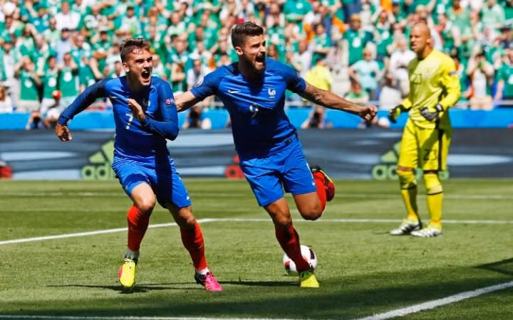 Chiến thắng nhẹ nhàng 2-1 trước CH Ireland đã giúp chủ nhà Pháp ghi tên mình tại giải đấu được tổ chức trên sân nhà. Thế nhưng, màn thể hiện của các học trò của Didier Deschamps vẫn chưa làm mãn nhãn các CĐV nước nhà.