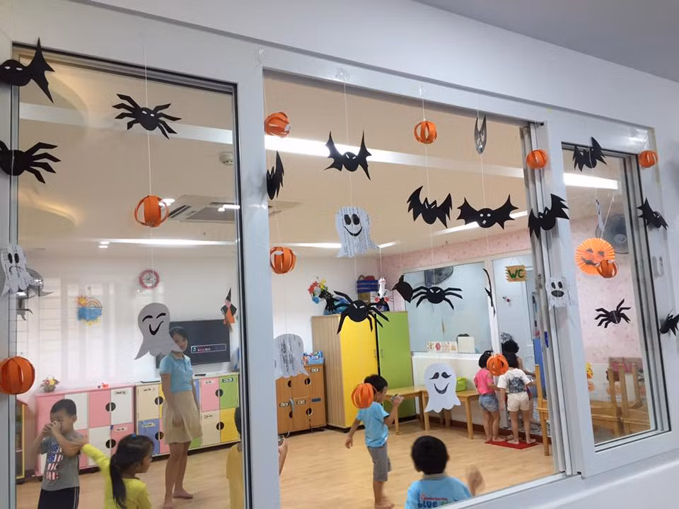 Cùng ngắm nhìn những bức ảnh được ghi lại tại các lớp học kinh dị mùa Halloween cận kề.