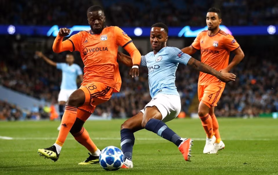 HLV Guardiola muốn tìm một cầu thủ mới trẻ trung và giàu tiềm năng để dần thay thế Fernandinho trong vai trò tiền vệ trung tâm ở Man City và Ndombele được nhắm đến.