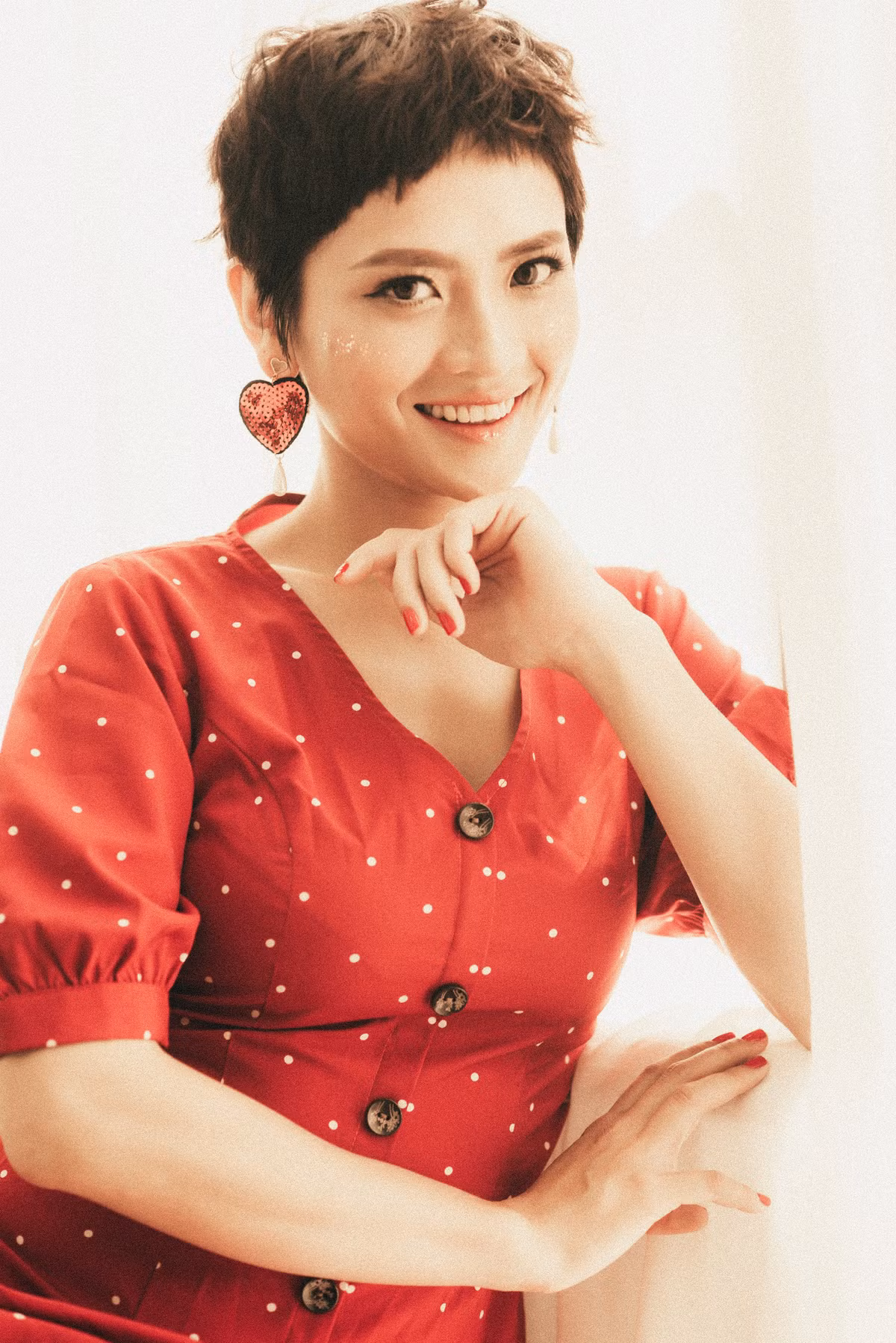"Để vượt qua những stress của 2 công việc mình đã lựa chọn thì mình "dùng mỡ nó, rán nó" để giải tỏa đi sự căng thẳng. Nhiều lúc áp lực trong việc kinh doanh, nghĩ nhiều quá không giải quyết được vấn đề gì thì mình tạm để đấy 1 hôm rồi lại đi làm công việc nghệ thuật", Thúy An chia sẻ.