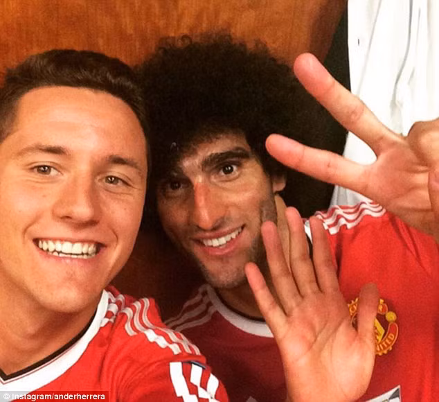 M.U "chốt" ký hợp đồng mới với Ander Herrera: Theo thông tin chuyển nhượng bóng đá mới nhất từ tờ Manchester Evening, Ander Herrera sẽ đặt bút ký hợp đồng mới với MU trước tháng 12. Tiền vệ người Tây Ban Nha đang trong năm cuối của hợp đồng (kèm tùy chọn gia hạn thêm 1 năm). Nhưng nhờ phong độ ấn tượng, Herrera có thể được MU "thưởng" nhiều hơn thế. Ảnh: Instagram