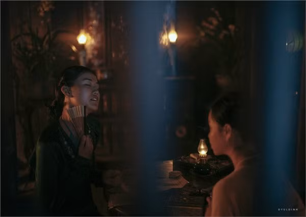 Khi khởi quay Người vợ ba, Trà My mới chỉ 13 tuổi. Cô bé đã vượt qua hơn 900 ứng viên trên cả nước để giành được vai diễn này. Điều đáng nói là trong phim này, có rất nhiều cảnh nóng khiến người xem phải giật mình.