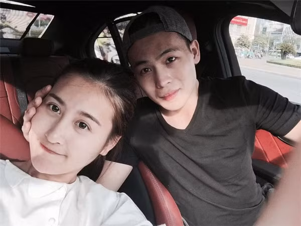 Hà Quang Dũng là một người khá kín tiếng, nhưng không vì thế mà độ nổi tiếng và sang chảnh bớt kém cạnh các công tử khác. Anh chàng này từng nhận học bổng thạc sĩ tại trường ĐH Liverpool, nước Anh và đạt rất nhiều thành tích học tập. Sau đó, anh quay về Việt Nam và làm trong lĩnh vực ngân hàng.