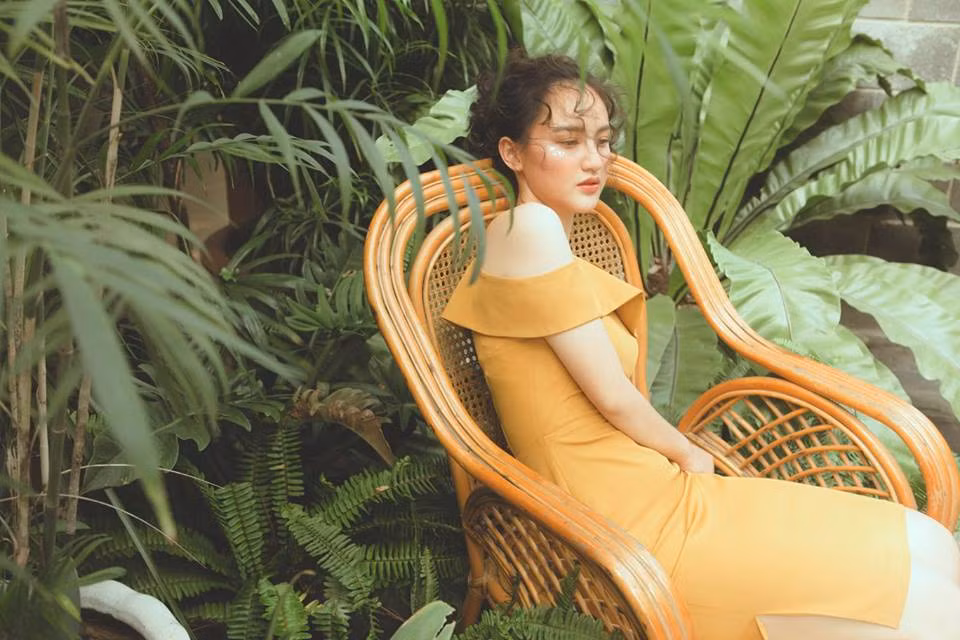 Mai Tây từng giành được một số giải cao trong các cuộc thi liên quan tới nhan sắc hay thời trang do địa phương tổ chức. Năm 2008, nữ sinh 10X này đạt giải nhất cuộc thi Búp Bê Xinh khu vực Đồng bằng sông Cửu Long. Năm 2014, cô cũng giành giải nhì cuộc thi Sắc màu thời trang tại địa phương. Ảnh trong bài: FBNV.