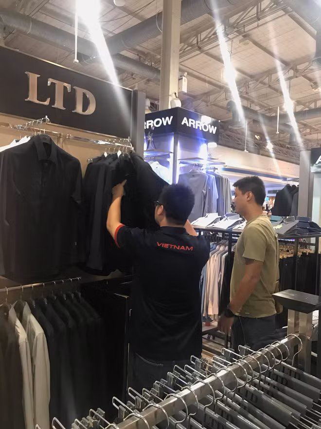 Ý tưởng ban đầu cho việc tổ chức giải đấu này cũng nhằm tôn vinh nhà vua của Thái Lan. Không chỉ phóng viên Việt Nam, các CĐV tới sân nhiều khả năng cũng phải mặc quần áo lịch sự.