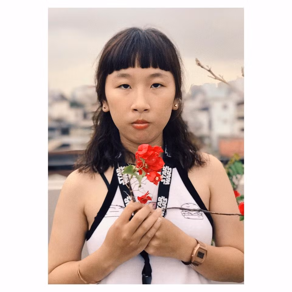 Cũng từ tính "lầy", "nhây" và triệt hạ chính bản thân một cách bất chấp Trang Hý trở thành hiện tượng mạng được nhiều bạn trẻ yêu thích và tìm tới để "giải khuây" mỗi khi rơi vào tình trạng mệt mỏi.