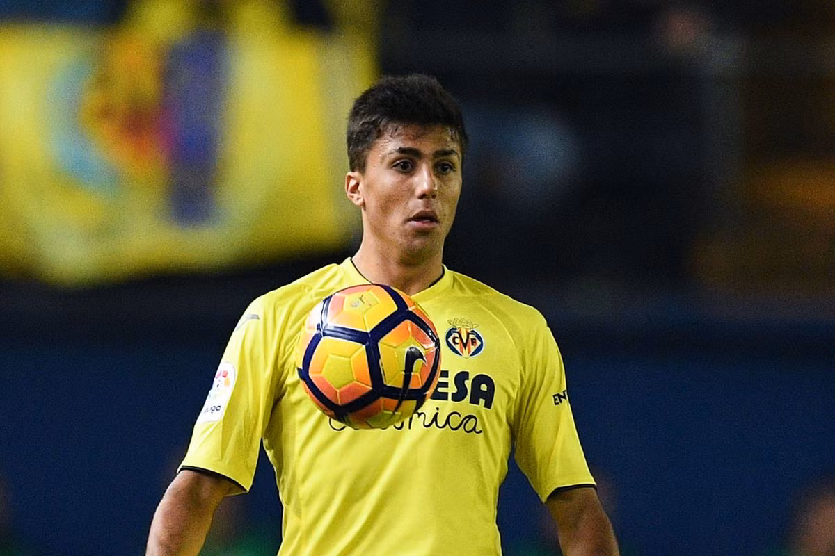 Barca đang cử các tuyển trạch viên theo dõi kỹ trường hợp Rodri Rodriguez của Villarreal.