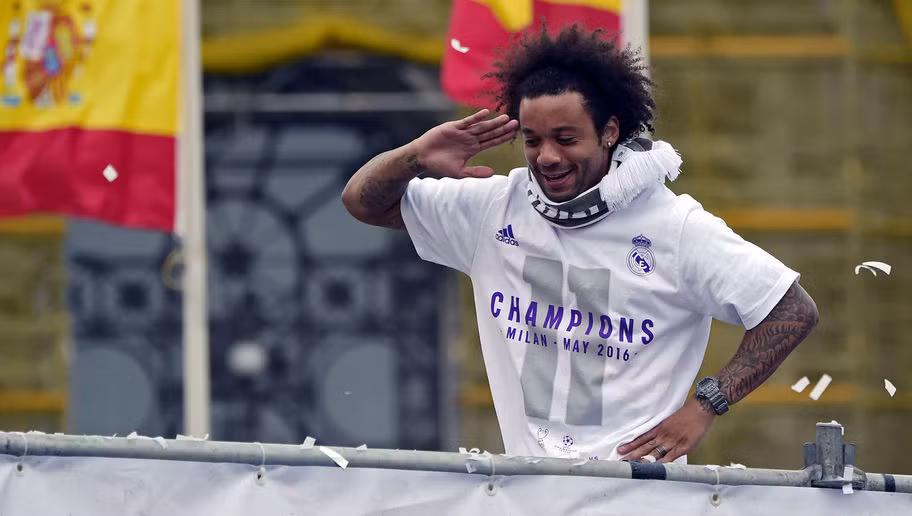 Trong những năm trở lại đây, Marcelo là sự lựa chọn số 1 cho vị trí hậu vệ phải của Real Madrid. Sự bất ngờ trong lối chơi của đội chủ sân Bernabeu một phần dựa vào sự đột biến từ những pha lên bóng của cầu thủ người Brazil. Tuy nhiên, ngôi sao này chỉ nhận được vỏn vẹn 80 ngàn bảng/ tuần.