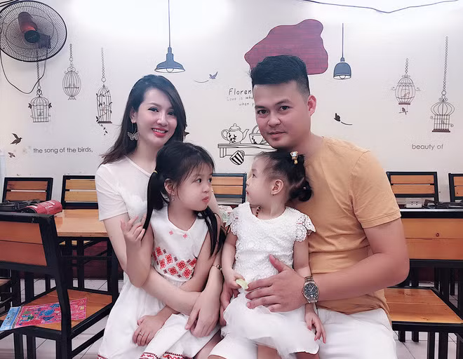 Mai Ly cũng thường được các shop thời trang mời làm mẫu ảnh cho bộ sưu tập mới ra mắt. Bạn bè thường nói đùa rằng cô nên đi thi hoa hậu cho đỡ... phí nhan sắc. Nhưng cô nàng 8X dí dỏm chia sẻ rằng, lấy chồng sinh con thì sẽ được thay máu, nhưng điều quan trọng là chính mình phải quan tâm đến mình trước đã.