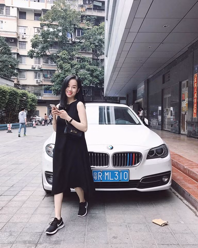 Tuy nhiên với sự động viên của gia đình và bạn bè, Ly Kute đã quyết định ở lại Việt Nam, hạ sinh bé Khoai Tây và tiếp tục công việc kinh doanh, buôn bán của mình với shop thời trang từng nổi như cồn tại Hà Nội.