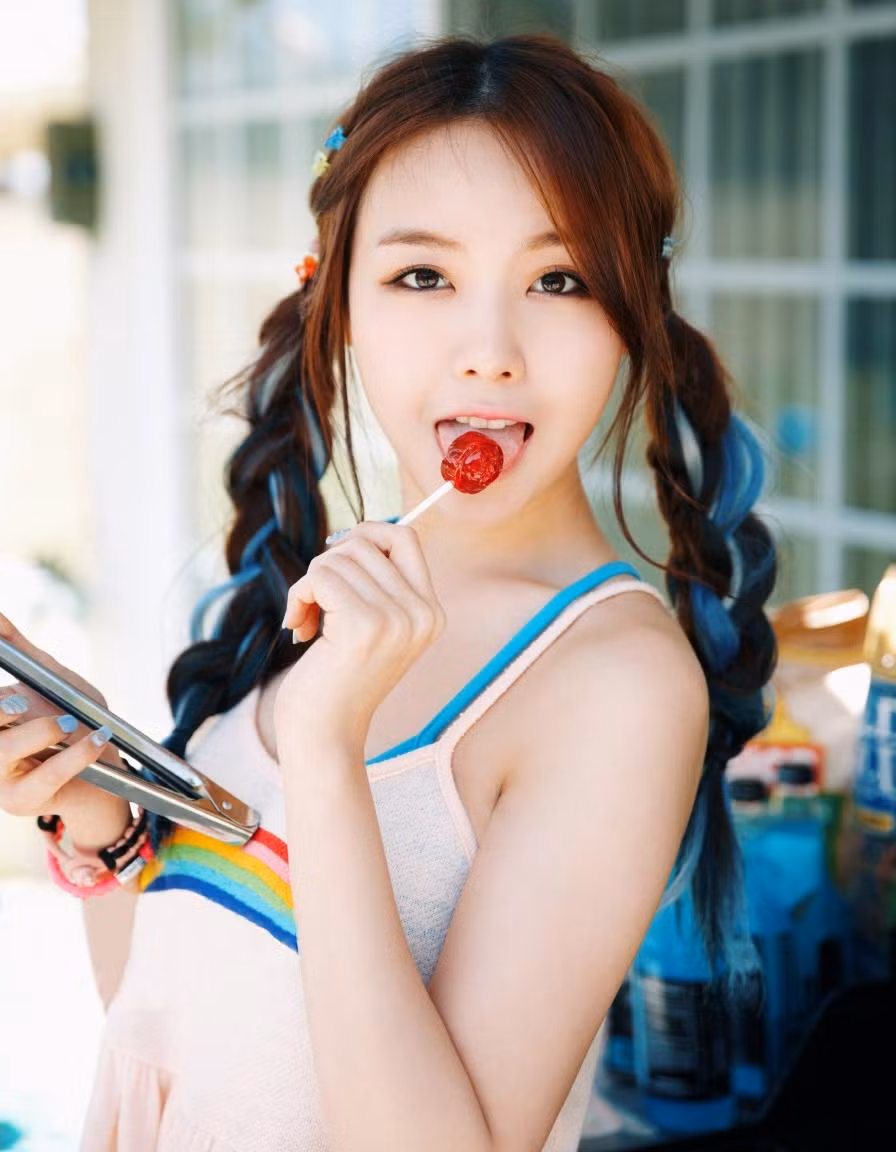 Chuyện tình giữa Minah và Son Heung Min được báo giới phát hiện cách đây 2 năm, khi cặp đôi này bị bắt gặp hẹn hò tại một nhà hàng nổi tiếng tại thủ đô Seoul.