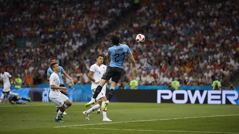 Uruguay 2 - 1 Bo Dao Nha: Cavani tien Ronaldo ve nuoc theo chan Messi-Hinh-5