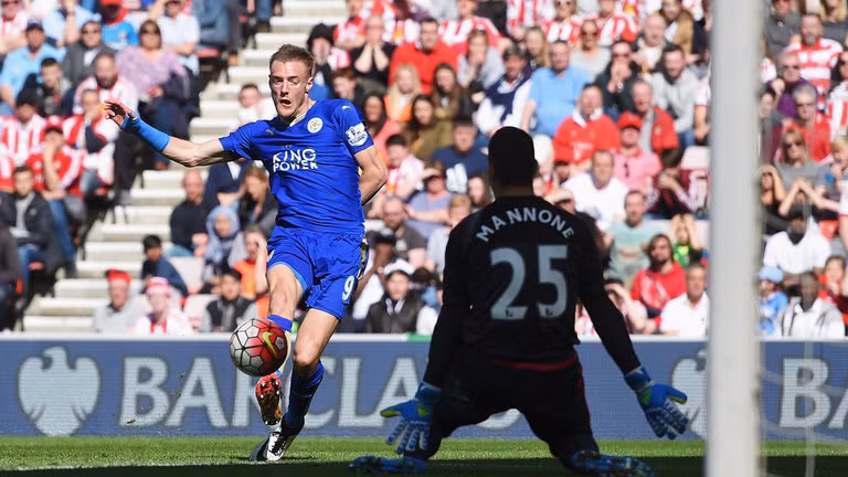 Vardy tiếp tục thể hiện tầm quan trọng của mình trong đội hình Leicester, cú đúp vào lưới Sunderland của anh giúp Leicester City tiến gần hơn tới chức vô địch.