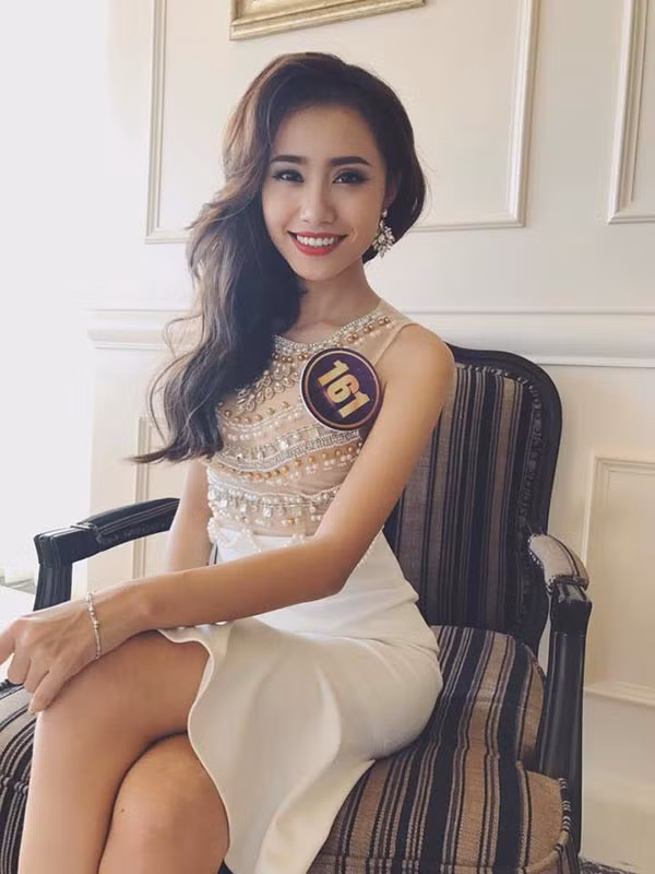 Hoàn thành khóa học cử nhân, Xuân Anh liều lĩnh nộp đơn ứng tuyển vào Đài truyền hình Việt Nam và may mắn có cơ hội thử sức. Hạn chế lớn nhất ở Xuân Anh khi mới vào nghề đó là có giọng nói trầm khàn. Không muốn đánh mất cơ hội, Xuân Anh tìm gặp MC Kim Tiến để học nghề.