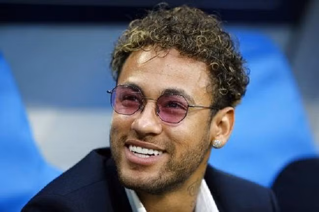 Neymar chính là mục tiêu số 1 mà ông trùm Perez nhắm mang về để xây dựng làm biểu tượng mới ở Real Madrid, sau khi bán Cristiano Ronaldo cho Juventus với giá 112 triệu euro.