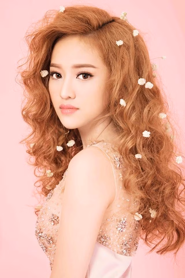 Thuý Vi thú nhận rằng mình viết ra những dòng gây tranh cãi đó trong lúc đang vui. Vì muốn khoe việc kinh doanh đang phát triển thuận lợi, nhân thể quảng cáo cho sản phẩm của mình nên cứ viết thôi mà không nghĩ rằng những dòng đó đã vô tình làm người khác cảm thấy khó chịu hoặc tổn thương.