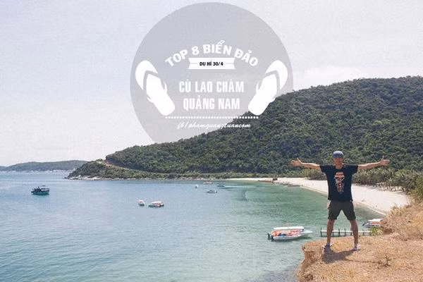 Từ biển Cửa Đại (Hội An), có nhiều cách để tới Cù Lao Chàm, cano tốc độ cao hoặc thuê thuyền của ngư dân làm tour trọn gói. Đến hòn đảo này, bạn sẽ được người dân kể cho bạn về những truyền thuyết như cua đá hay giếng cổ không bao giờ cạn.