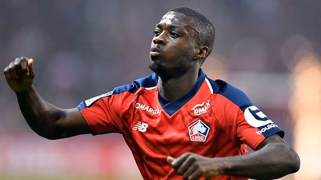 Theo Sky Sports tiết lộ, ngoài mức phí chuyển nhượng phía Lille mong muốn (dự kiến 60 triệu euro), đại diện cầu thủ Nicolas Pepe yêu cầu Napoli mức phí lót tay 5 triệu euro kèm theo đó là mức lương 5 triệu euro/mùa.