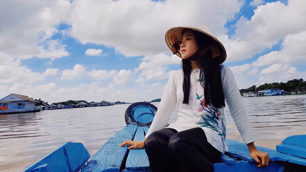Từ khi đi học xa nhà, thời gian về Việt Nam không nhiều nên Vương Anh vẫn chưa có cơ hội "trổ tài" nấu ăn cho mẹ. 9X khoe bánh mình làm được mẹ "chấm điểm" rất ngon.