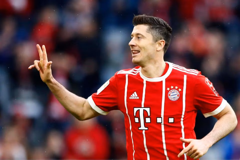  Chuyển nhượng bóng đá mới nhất từ Mundo Deportivo, Real "đi đêm" thành công với Lewandowski với con số là 70 triệu euro. Ảnh: Mundo Deportivo